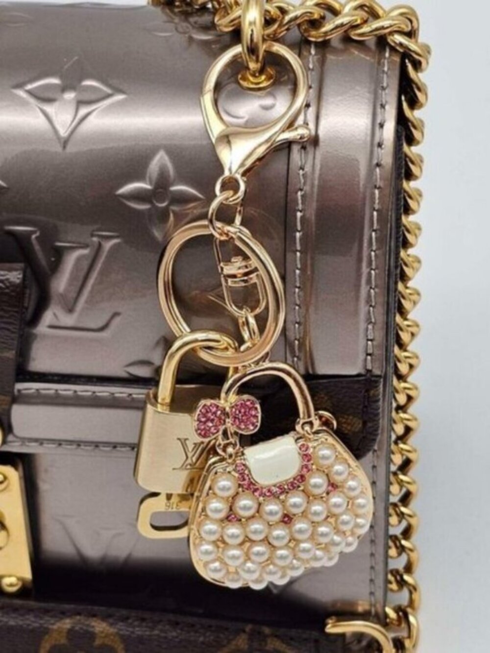 Louis Vuitton Authentic Gold Padlock 🔑 Key + Stylish Bag Unbranded Charm - Picture 2 of 7